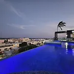 Stylish Condo With Roof Top Ocean Views Near Mamitas Beach And 5Th Ave